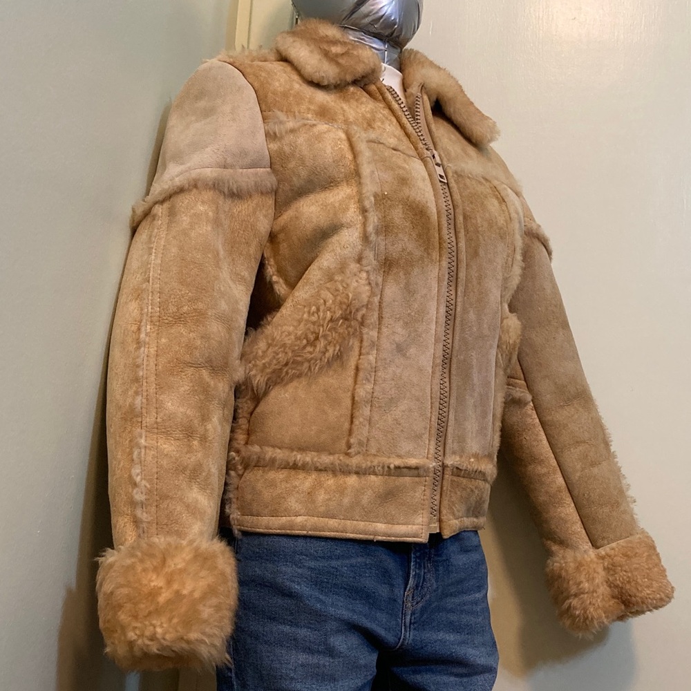 Women's Tan Shearling Zip-Up Jacket with Plush Collar - Picture 3 of 15